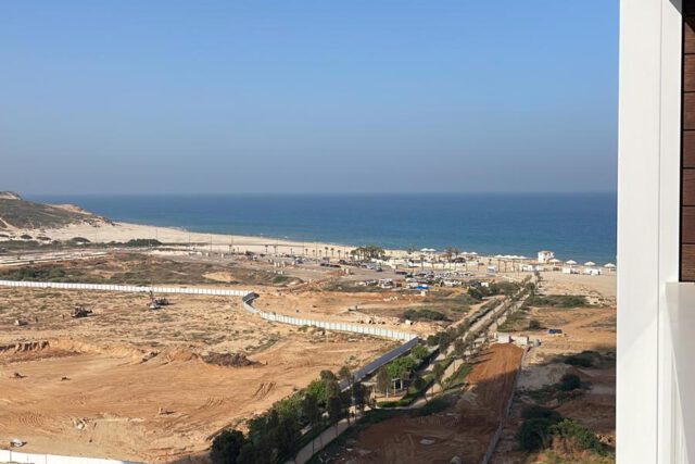  Ehud Manor 7  – Ir  Yamim