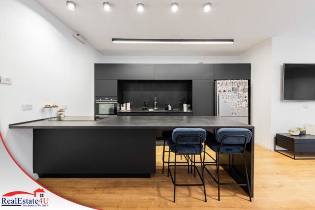 Uzi Hitman St. –  Ir Yamim, Netanya