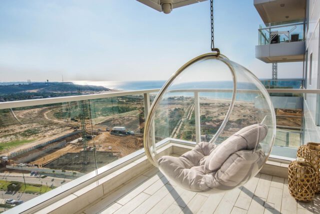  Ehud Manor 14  – Ir  Yamim