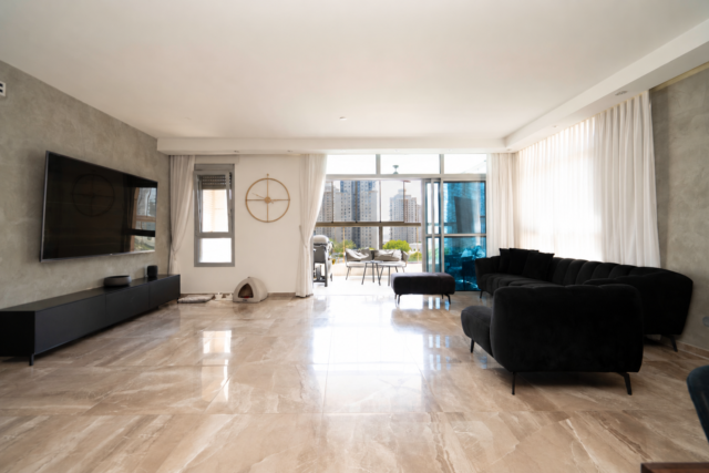 🏡 New for Sale | Front-Facing Apartment in the SKY Project, Ir Yamim